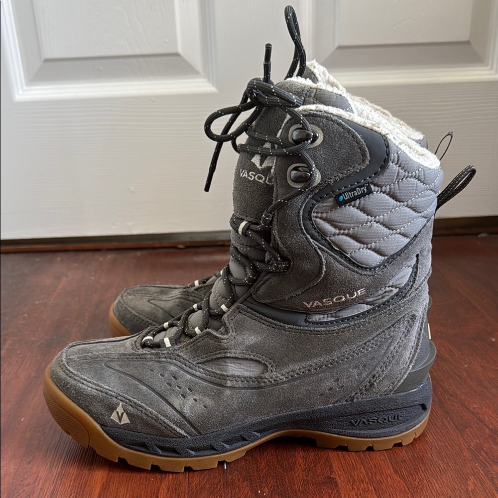 Vasque Charcoal and Tan Insulated Boots - Picture 1 of 4